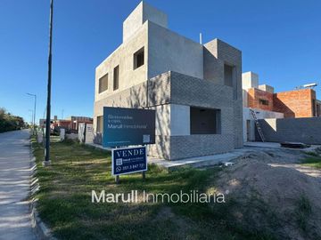 Dúplex  premium  (3 dormitorios) CAMPO CHICO |  Lote 300m²