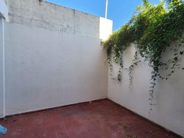 Dpto como NUEVO. 2 Dormitorio/ 2 PATIOS- Bº ALTO ALBERDI