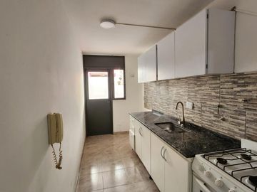 Dpto como NUEVO. 2 Dormitorio/ 2 PATIOS- Bº ALTO ALBERDI