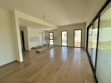 VENTA DE CASA EN SAN SEBASTIAN AREA 12 - 4 AMBIENTES