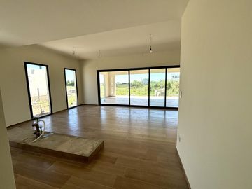 VENTA DE CASA EN SAN SEBASTIAN AREA 12 - 4 AMBIENTES
