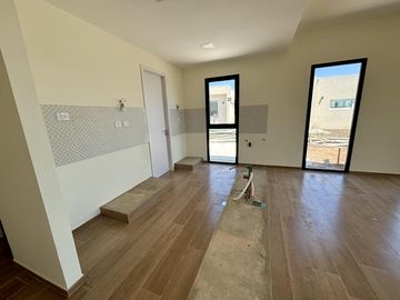 VENTA DE CASA EN SAN SEBASTIAN AREA 12 - 4 AMBIENTES