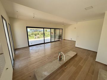 VENTA DE CASA EN SAN SEBASTIAN AREA 12 - 4 AMBIENTES