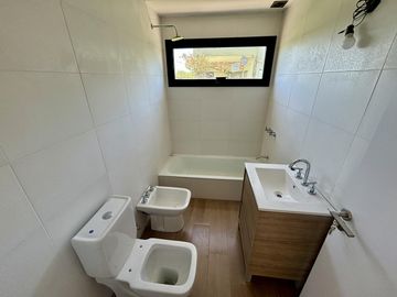 VENTA DE CASA EN SAN SEBASTIAN AREA 12 - 4 AMBIENTES