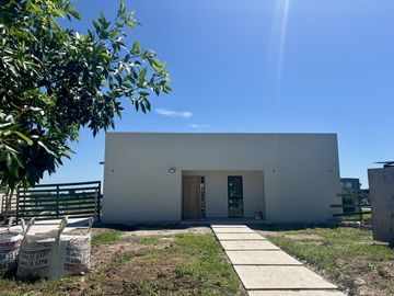 VENTA DE CASA EN SAN SEBASTIAN AREA 12 - 4 AMBIENTES