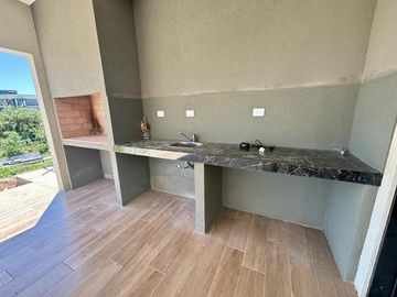 VENTA DE CASA EN SAN SEBASTIAN AREA 12 - 4 AMBIENTES