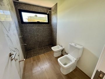 VENTA DE CASA EN SAN SEBASTIAN AREA 12 - 4 AMBIENTES