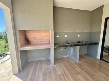 VENTA DE CASA EN SAN SEBASTIAN AREA 12 - 4 AMBIENTES