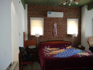 CHALET MUY AMPLIO - ADROGUE - ACEPTA DEPTO 3 AMBIENTES EN PARTE DE PAGO