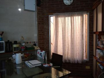 CHALET MUY AMPLIO - ADROGUE - ACEPTA DEPTO 3 AMBIENTES EN PARTE DE PAGO