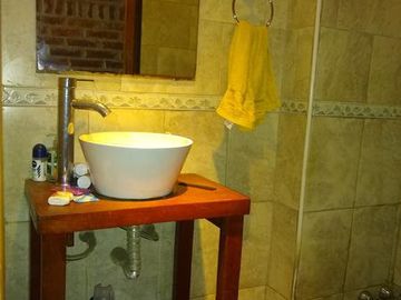 CHALET MUY AMPLIO - ADROGUE - ACEPTA DEPTO 3 AMBIENTES EN PARTE DE PAGO