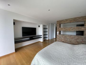 Casa en alquiler anual en Santa Barbara, con 4 dormitorios a la laguna