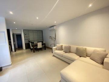 Casa en alquiler anual en Santa Barbara, con 4 dormitorios a la laguna