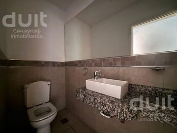 Vendo departamento de 3 dormitorios en complejo con pileta.