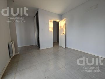 Vendo departamento de 3 dormitorios en complejo con pileta.