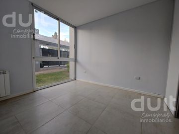 Vendo departamento de 3 dormitorios en complejo con pileta.