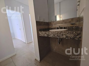 Vendo departamento de 3 dormitorios en complejo con pileta.