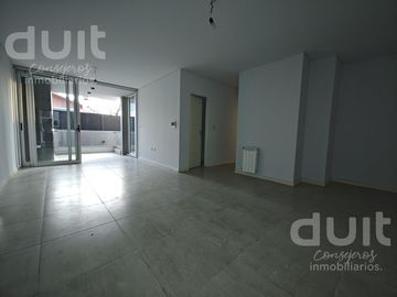 Vendo departamento de 3 dormitorios en complejo con pileta.
