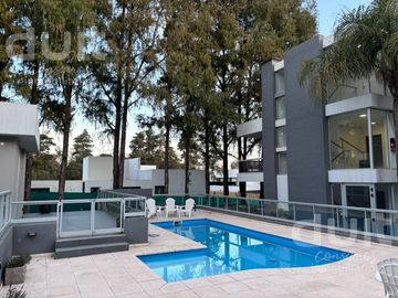 Vendo departamento de 3 dormitorios en complejo con pileta.