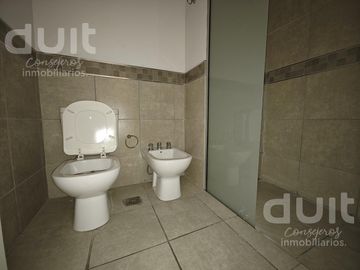 Vendo departamento de 3 dormitorios en complejo con pileta.