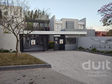 Vendo departamento de 3 dormitorios en complejo con pileta.