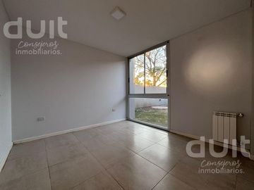 Vendo departamento de 3 dormitorios en complejo con pileta.