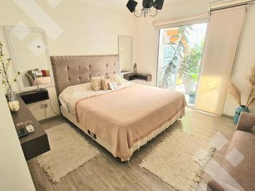 VENTA CASA DE 4 DORMITORIOS CON PILETA CLIMATIZADA EN VILLA REGINA