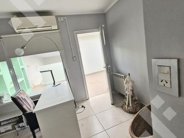 VENTA CASA DE 4 DORMITORIOS CON PILETA CLIMATIZADA EN VILLA REGINA