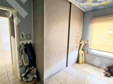 VENTA CASA DE 4 DORMITORIOS CON PILETA CLIMATIZADA EN VILLA REGINA