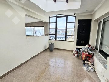 VENTA CASA DE 4 DORMITORIOS CON PILETA CLIMATIZADA EN VILLA REGINA