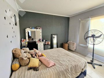 VENTA CASA DE 4 DORMITORIOS CON PILETA CLIMATIZADA EN VILLA REGINA
