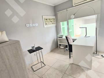 VENTA CASA DE 4 DORMITORIOS CON PILETA CLIMATIZADA EN VILLA REGINA