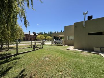 VENDE CASA EN BARRIO PRIVADO LOS OLIVOS