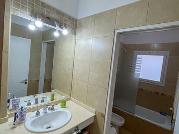 VENDE CASA EN BARRIO PRIVADO LOS OLIVOS