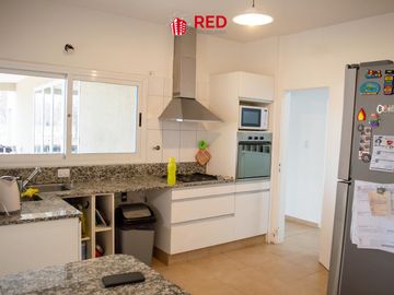 VENDE CASA EN BARRIO PRIVADO LOS OLIVOS