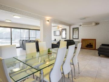 venta casa San Marino Funes Hills 2 lotes