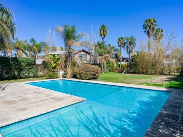 venta casa San Marino Funes Hills 2 lotes
