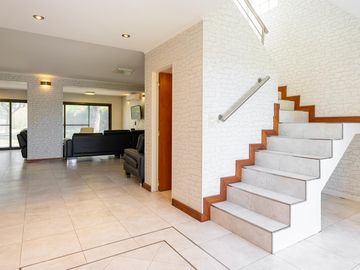 venta casa San Marino Funes Hills 2 lotes