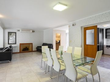 venta casa San Marino Funes Hills 2 lotes
