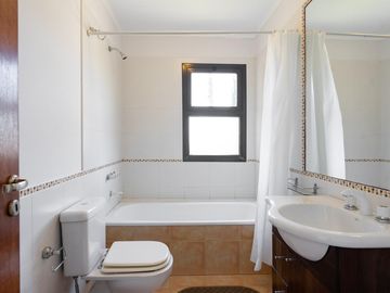 venta casa San Marino Funes Hills 2 lotes