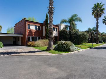 venta casa San Marino Funes Hills 2 lotes