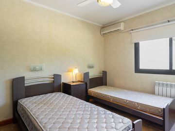 venta casa San Marino Funes Hills 2 lotes