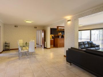 venta casa San Marino Funes Hills 2 lotes