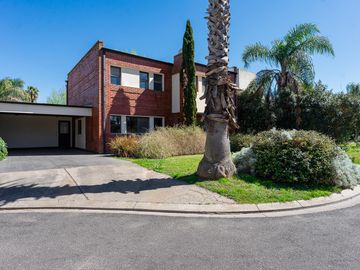 venta casa San Marino Funes Hills 2 lotes