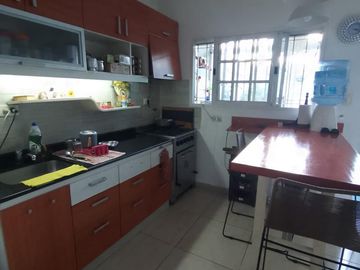 Duplex 4 amb. con cochera y patio