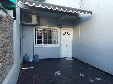 Duplex 4 amb. con cochera y patio