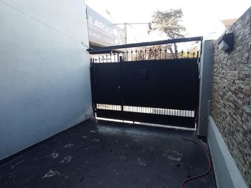 Duplex 4 amb. con cochera y patio