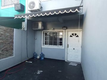 Duplex 4 amb. con cochera y patio