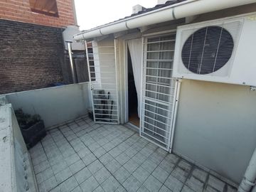 Duplex 4 amb. con cochera y patio