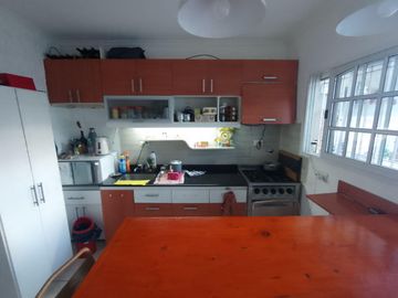 Duplex 4 amb. con cochera y patio